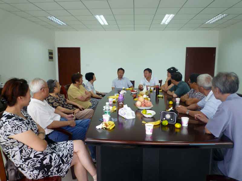 植保所退休黨支部同志參觀(guān)企業(yè)