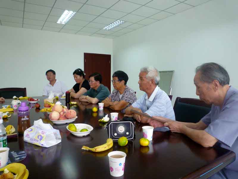 植保所退休黨支部同志參觀(guān)企業(yè)