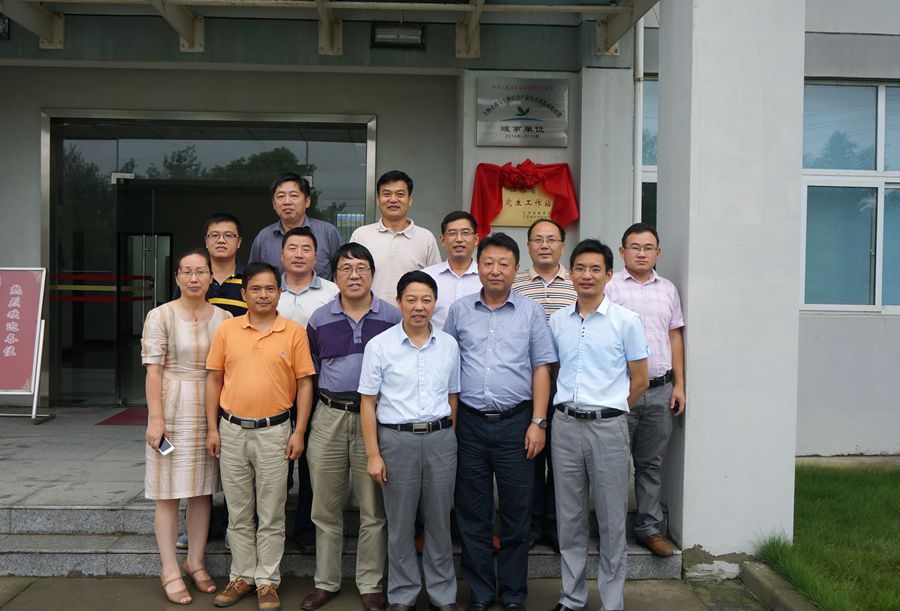 蘇科農化與南京農業(yè)大學(xué)共建的江蘇省研究生工作站舉行揭牌儀式
