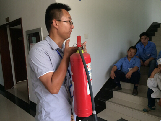 開(kāi)展突發(fā)環(huán)境事件應急演練，加強人員應急意識與能力
